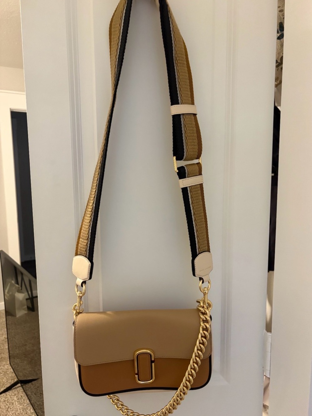 Marc Jacobs The J Marc Shoulder Bag Tan Cream Gold Chain Crossbody